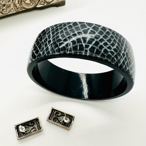 Vintage Snake Bangle & Ornate Earrings - Picture 4 of 7